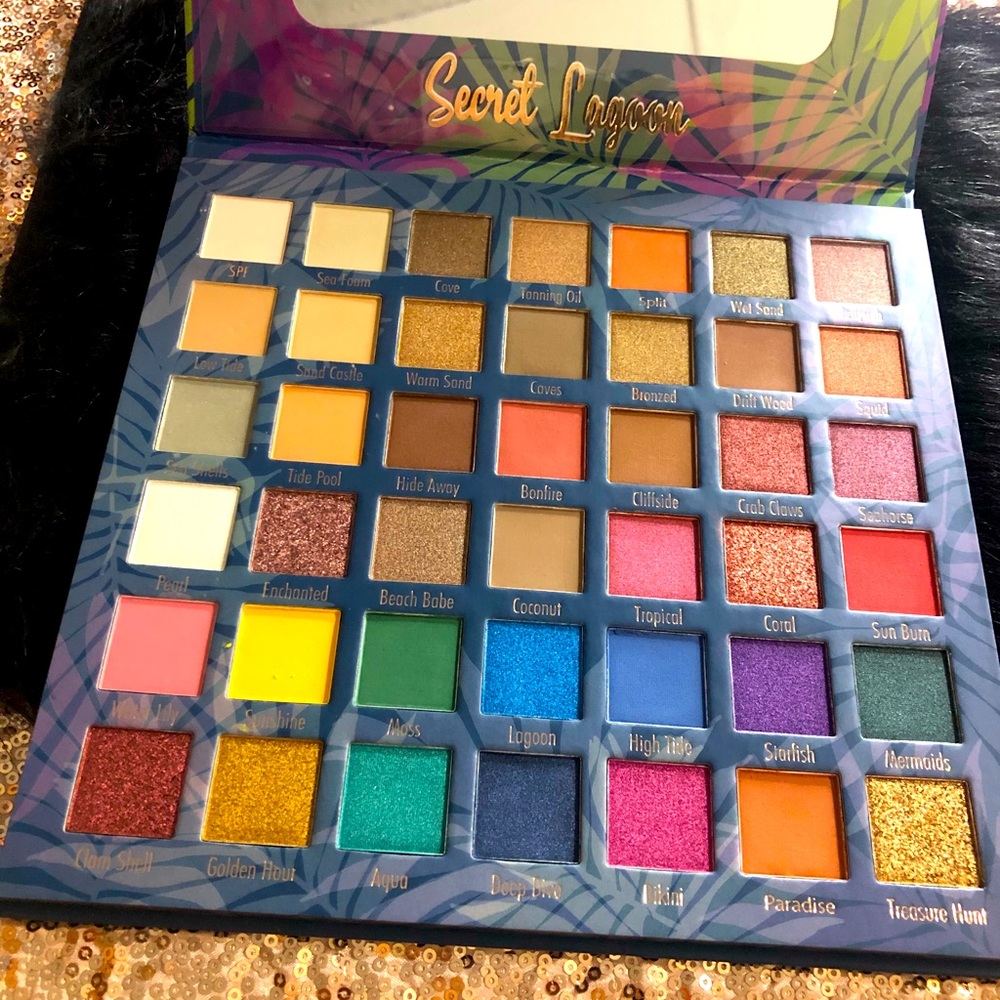 Malibu Glitz Secret Lagoon 42 colors Eyeshadow